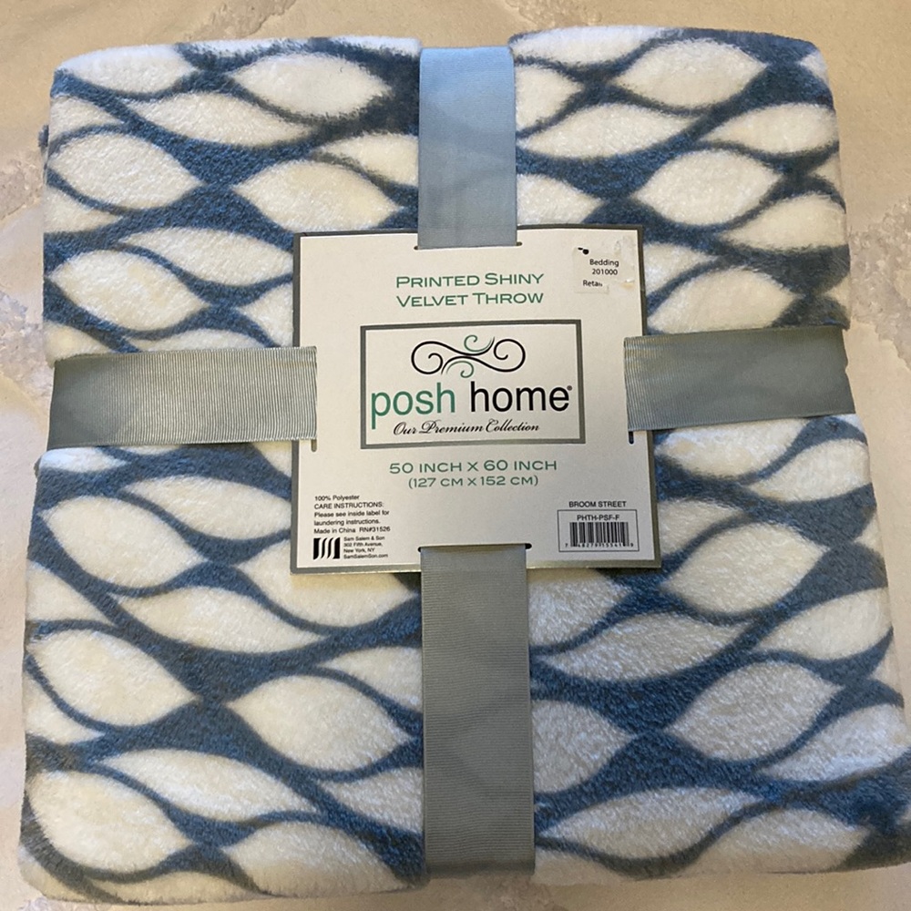 Two Posh Home Grey and white fleece blanket. NWT
